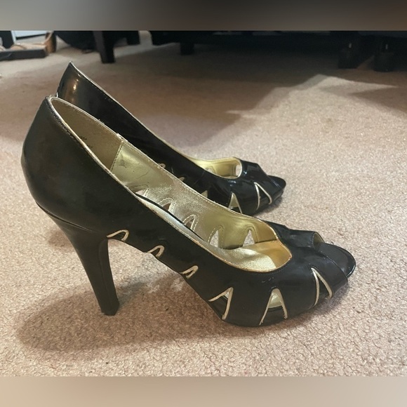 Steve Madden black cut out peep toe heels size 10 - Picture 1 of 12